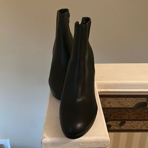 Like brand new, worn for 30 minutes